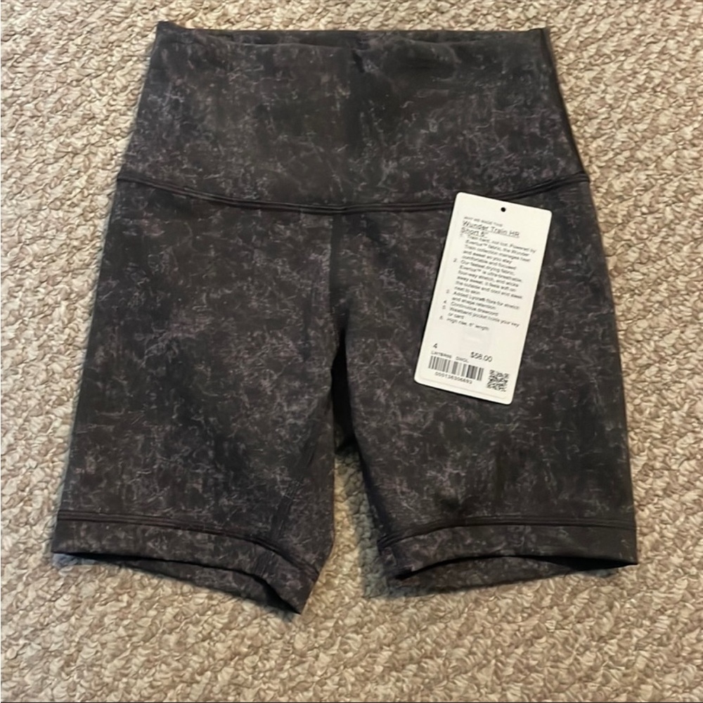 BNWT Lulu shorts
